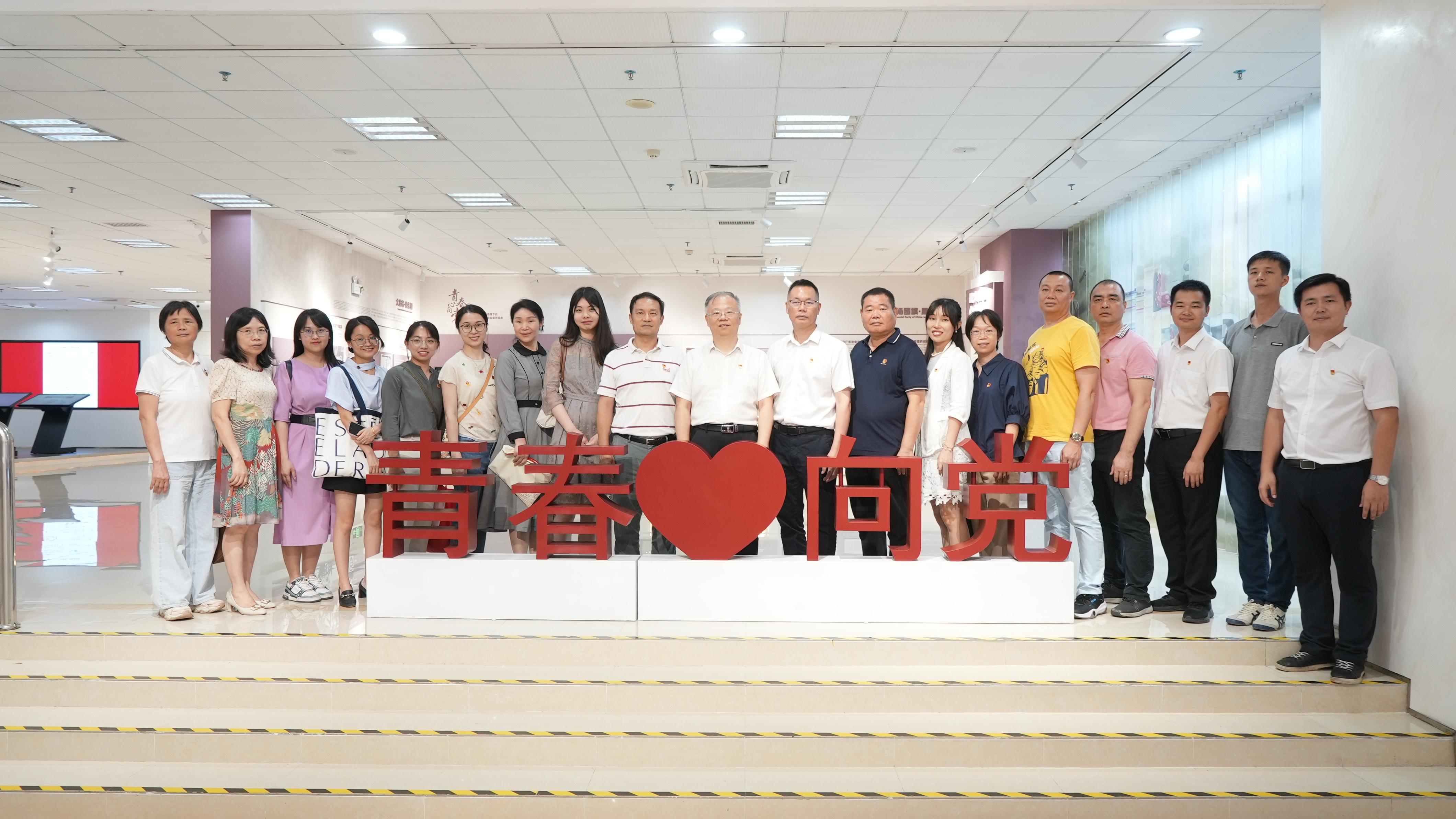 市國(guó)防教育中心黨支部與廣州市團(tuán)校黨委聯(lián)合開(kāi)展主題黨日活動(dòng)